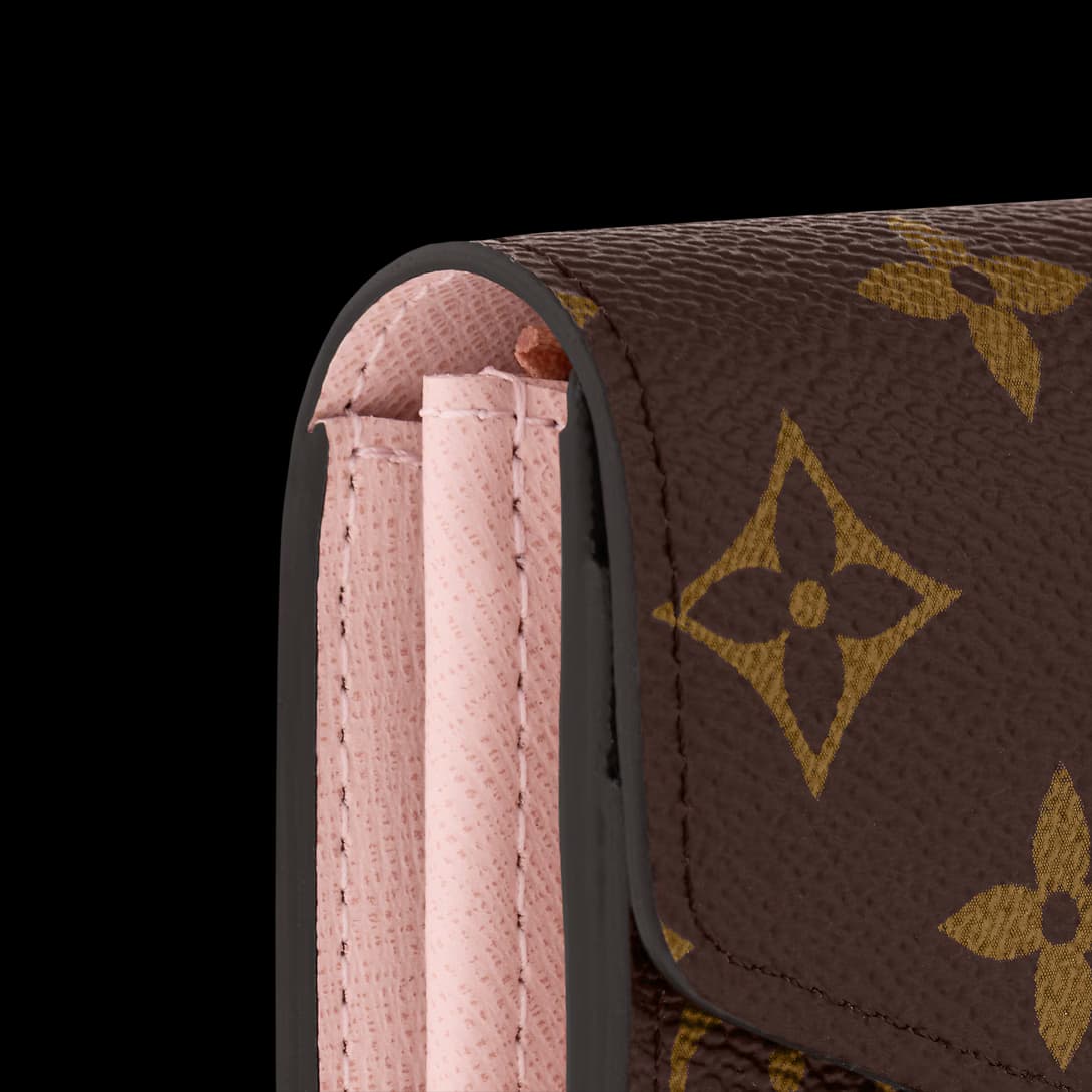 Sarah Wallet — view 7